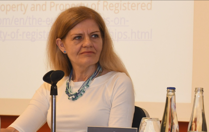 Lekcija par mākslīgo apaugļošanu un bērnu tiesībām